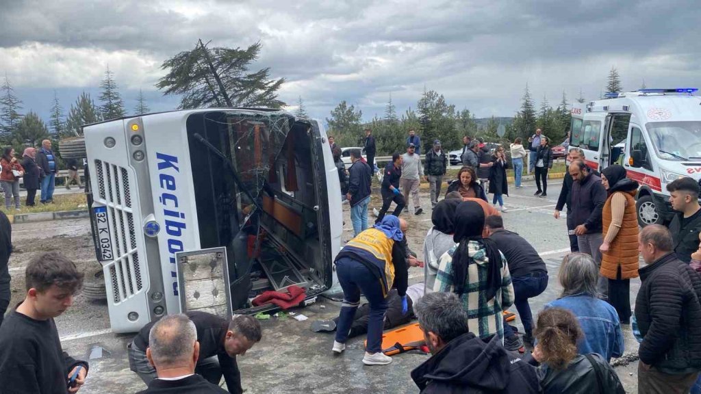 Fren yerine gaza basınca önünde ne varsa yıktı ( TIKLA&İZLE)