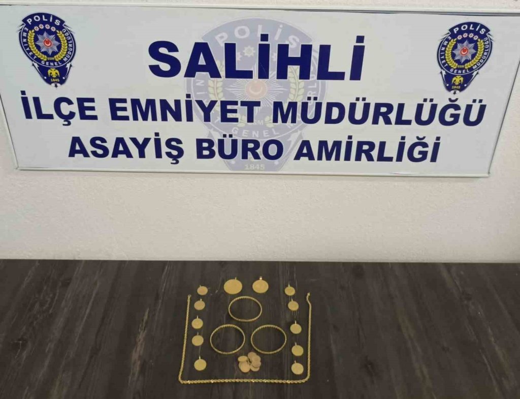 Aranan şahıslar kumar oynarken yakaladı