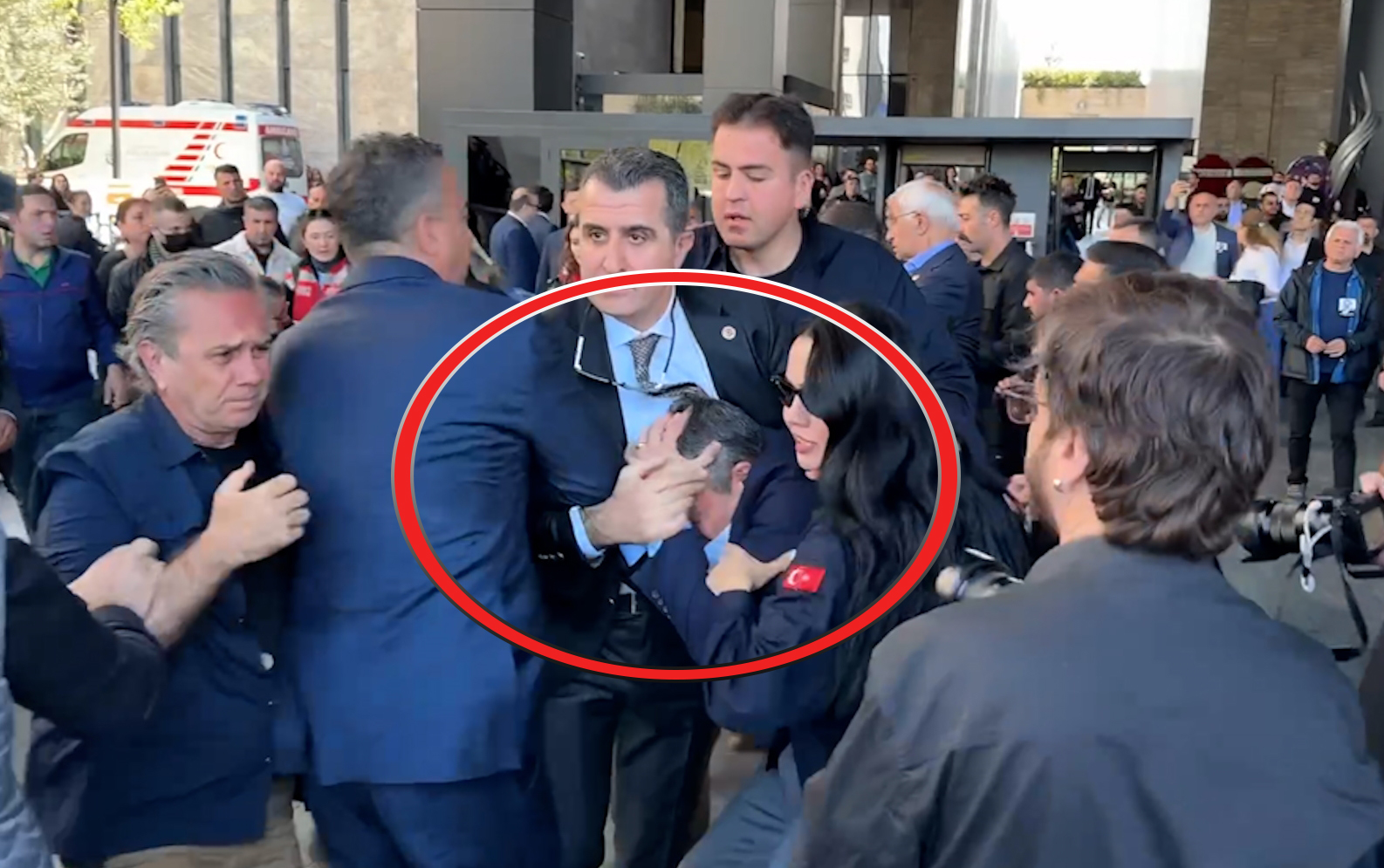 Cumhurbaşkanı Erdoğan'dan CHP Genel Başkanı Özel'e geçmiş olsun telefonu