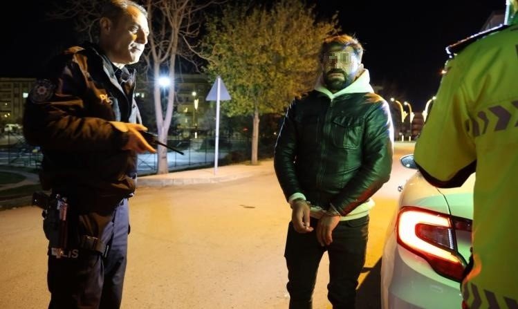 Alkollü yakalanan sürücü polise dert yandı: "Bıktım bu hayattan"  (VİDEOLU)