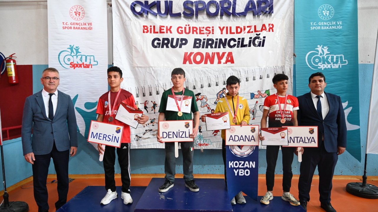 Seydişehir'de bilek güreşi heyecanı yaşanıyor