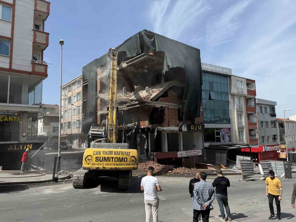 İstanbul'da deprem kabini testi yürekleri ağza getirdi