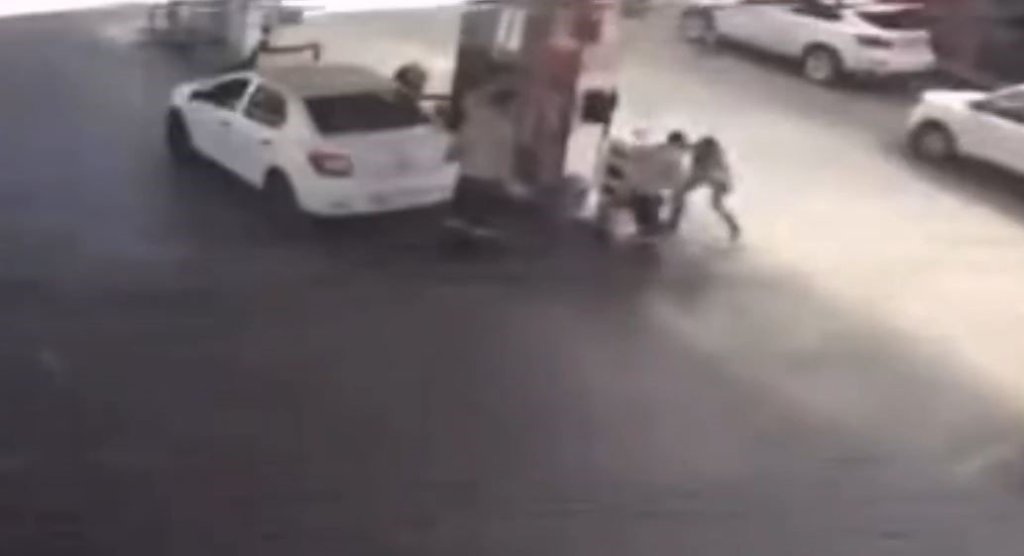 İşten çıkartılma sebebi olarak gördüğü mesai arkadaşını bıçakladı