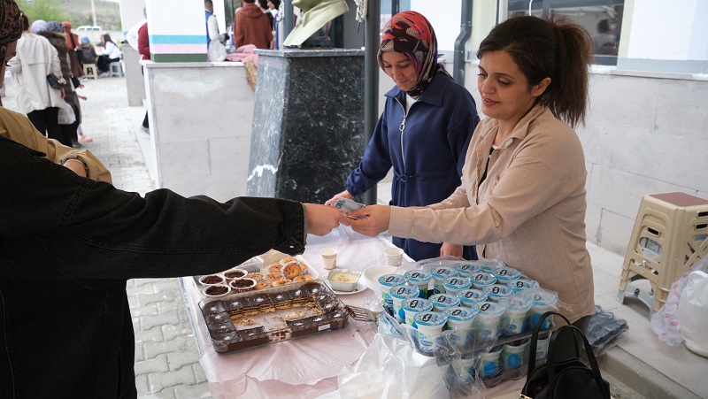 Konya'nın ilçesinde okul yararına kermes düzenlendi