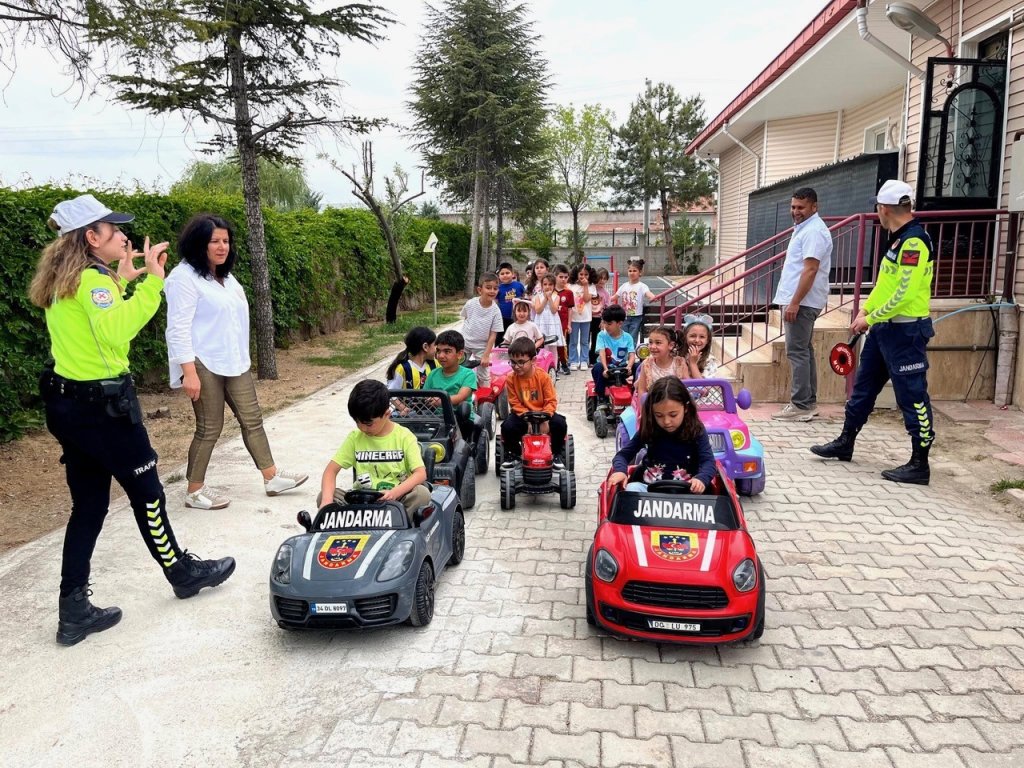 Konya'da miniklere trafik eğitimi verildi