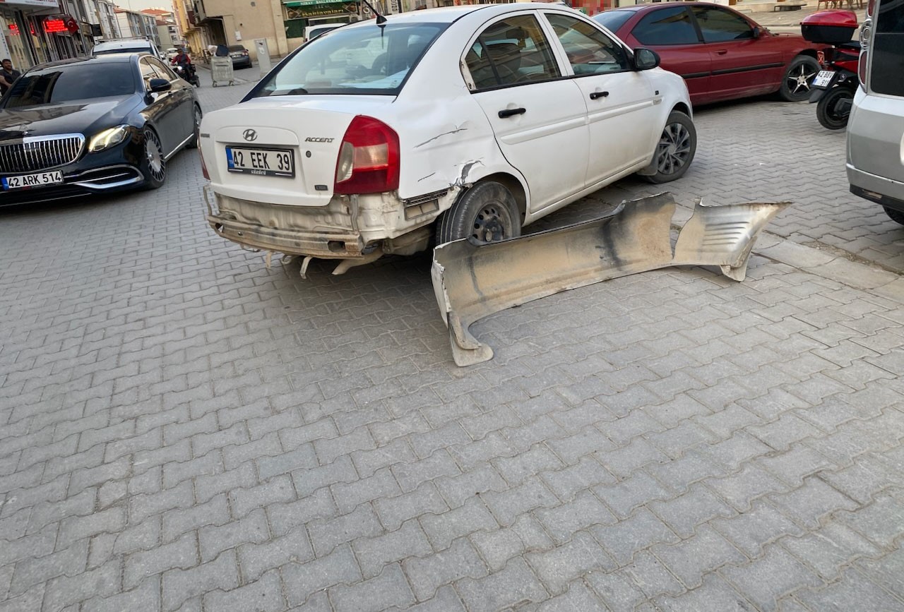 Konya'nın ilçesinde otomobille çarpışan motosikletli yaralandı