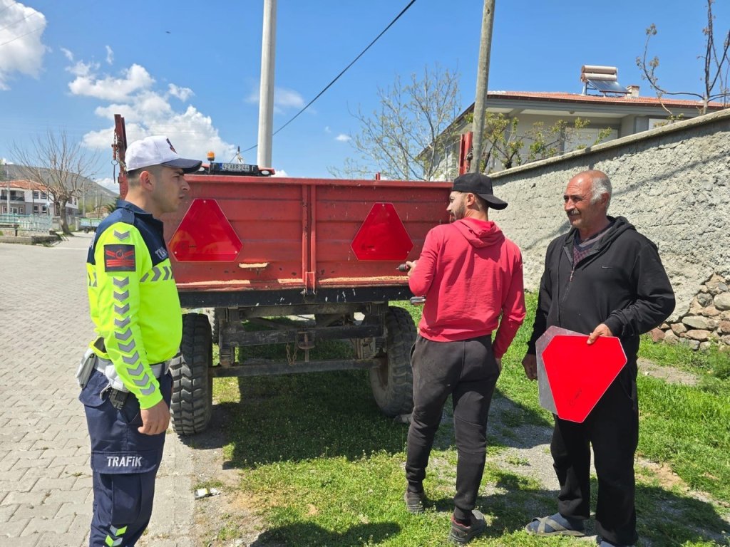 İlçelerde çiftçilere reflektör dağıtıldı