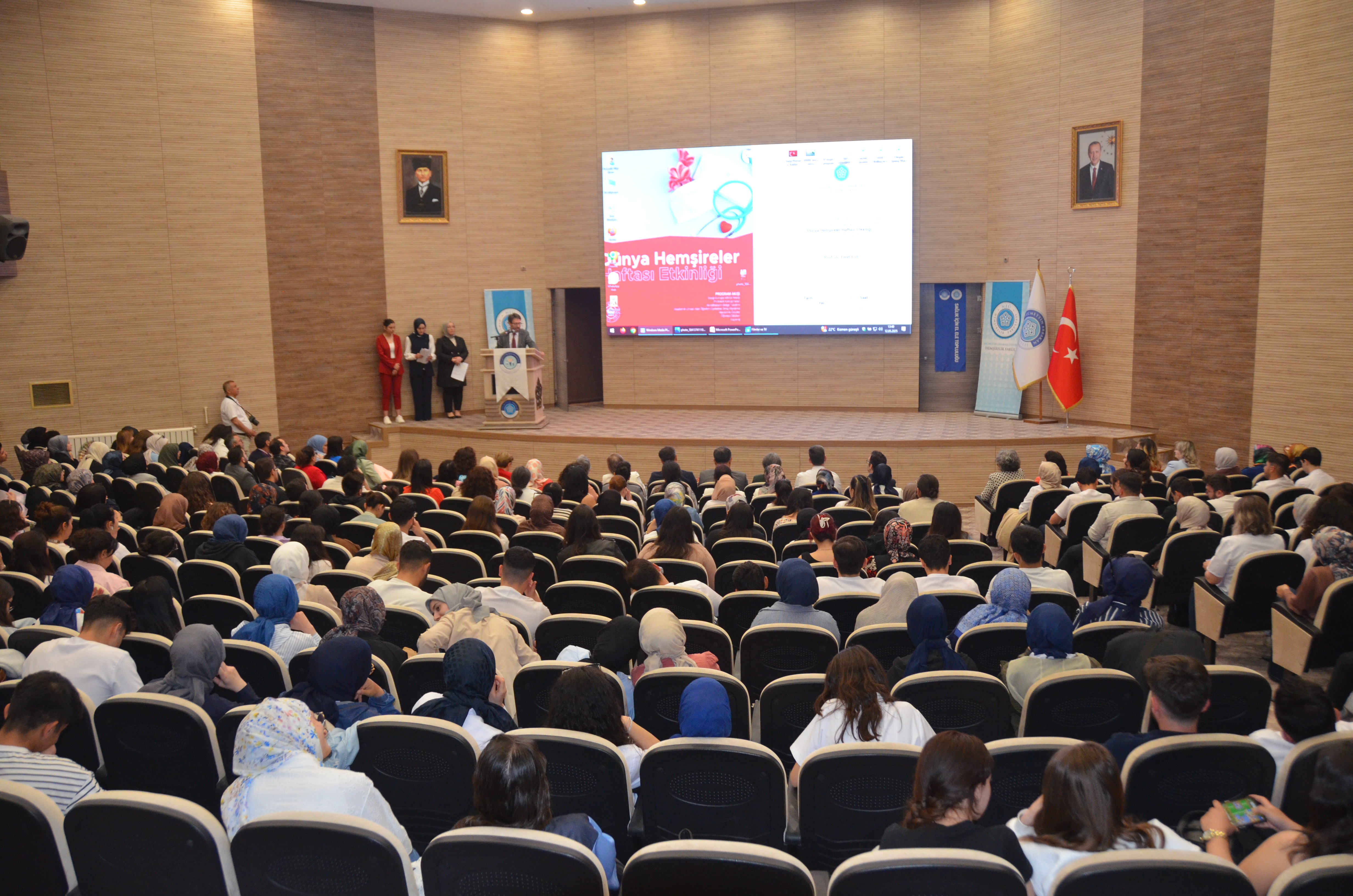 NEÜ'de Hemşirelik Haftasında çifte bayram