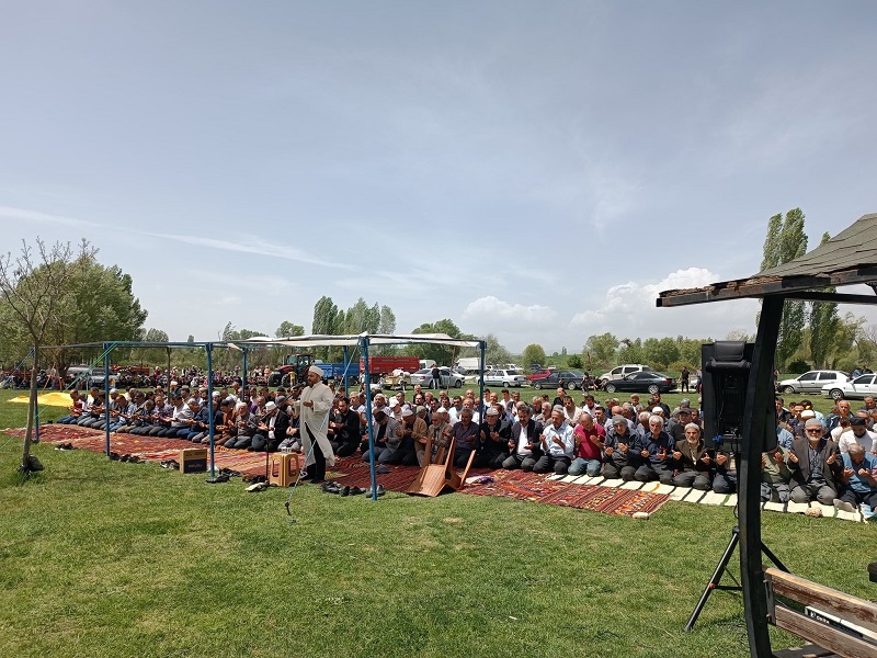 Beyşehir’de çiftçiler rahmet için dua etti