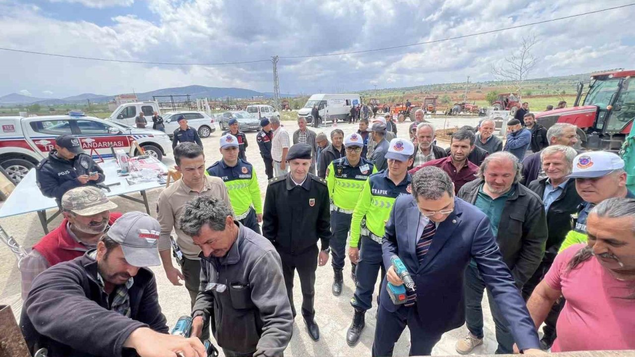 Konya Bozkır’da çiftçilere reflektör dağıtıldı