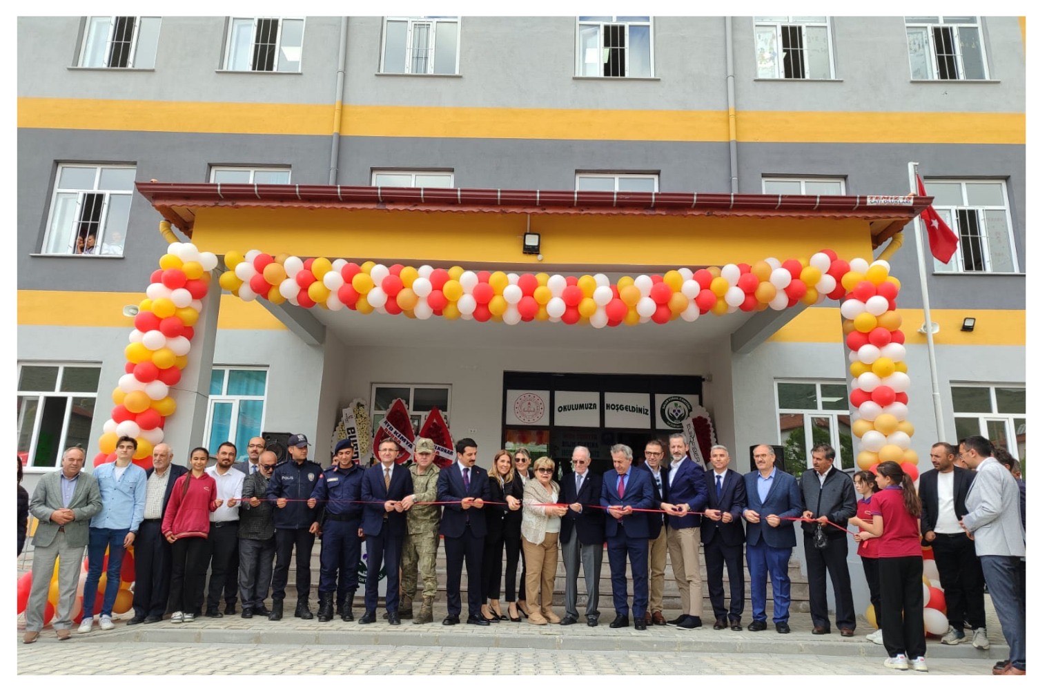 Konya'da Salur Kemal Cantürk İlkokulu ve Ortaokulu kapılarını açtı
