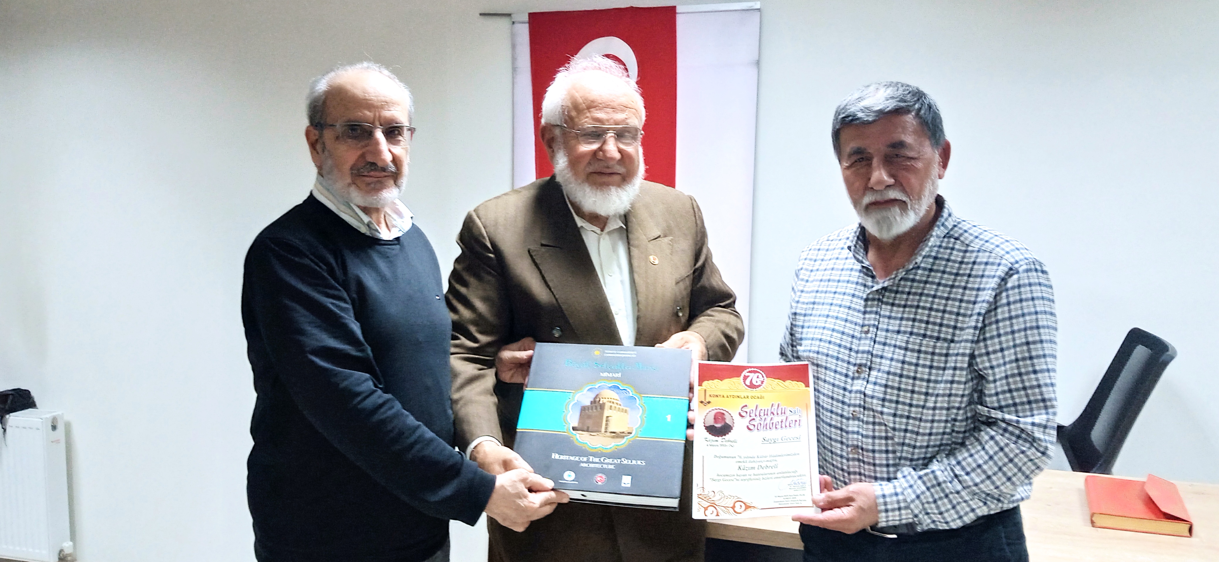 Debreli Aydınlar Ocağı'nda sevenleriyle buluştu