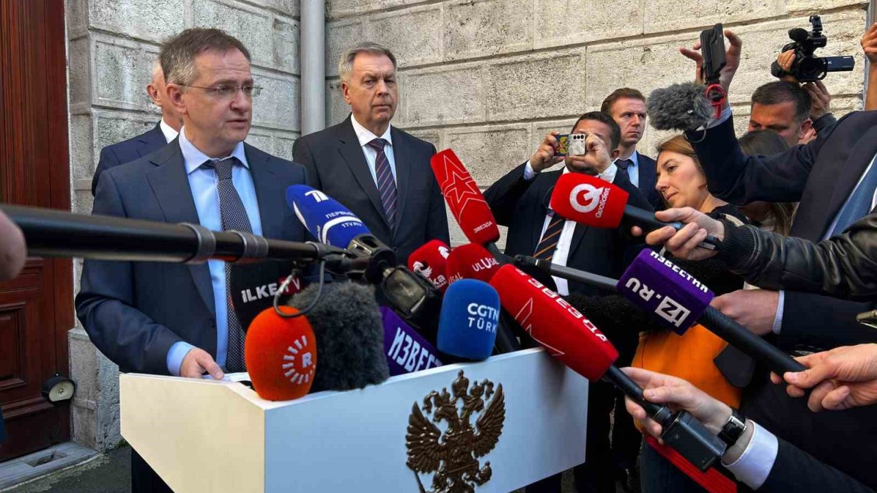 Rus heyetinin başkanı Medinskiy: "Müzakerelerdeki hedefimiz, uzun vadeli barışı sağlamak"