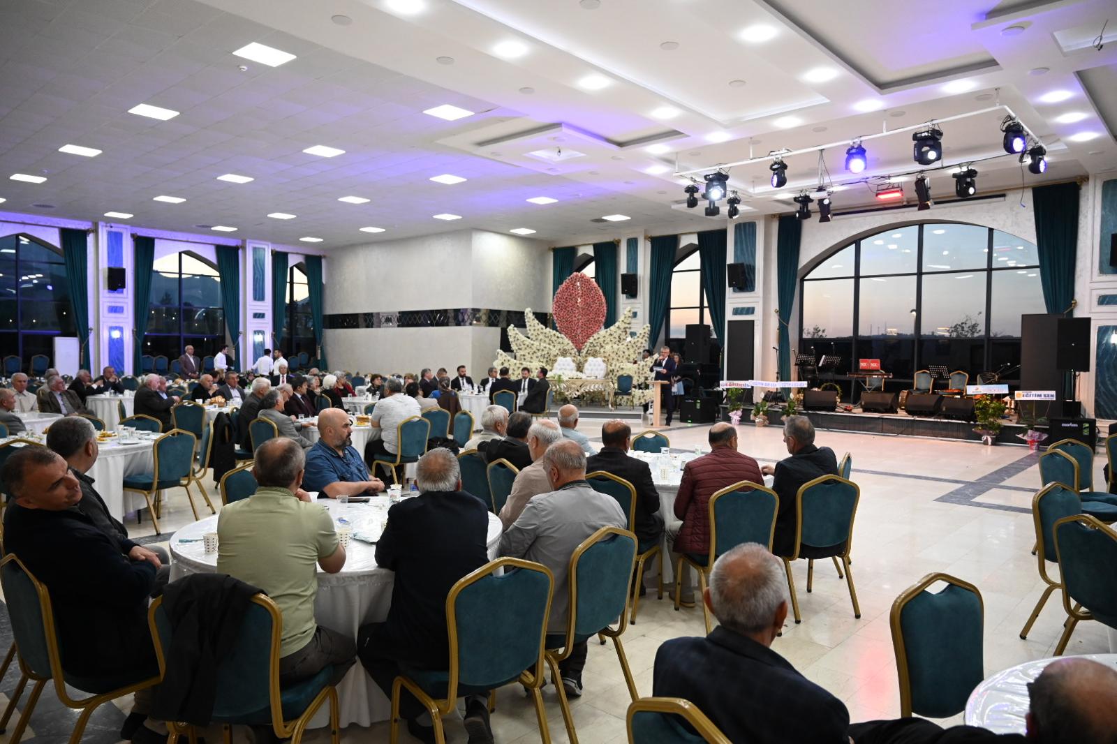 Seydişehir'de emekli öğretmenler vefa gecesi etkinliğinde bir araya geldi