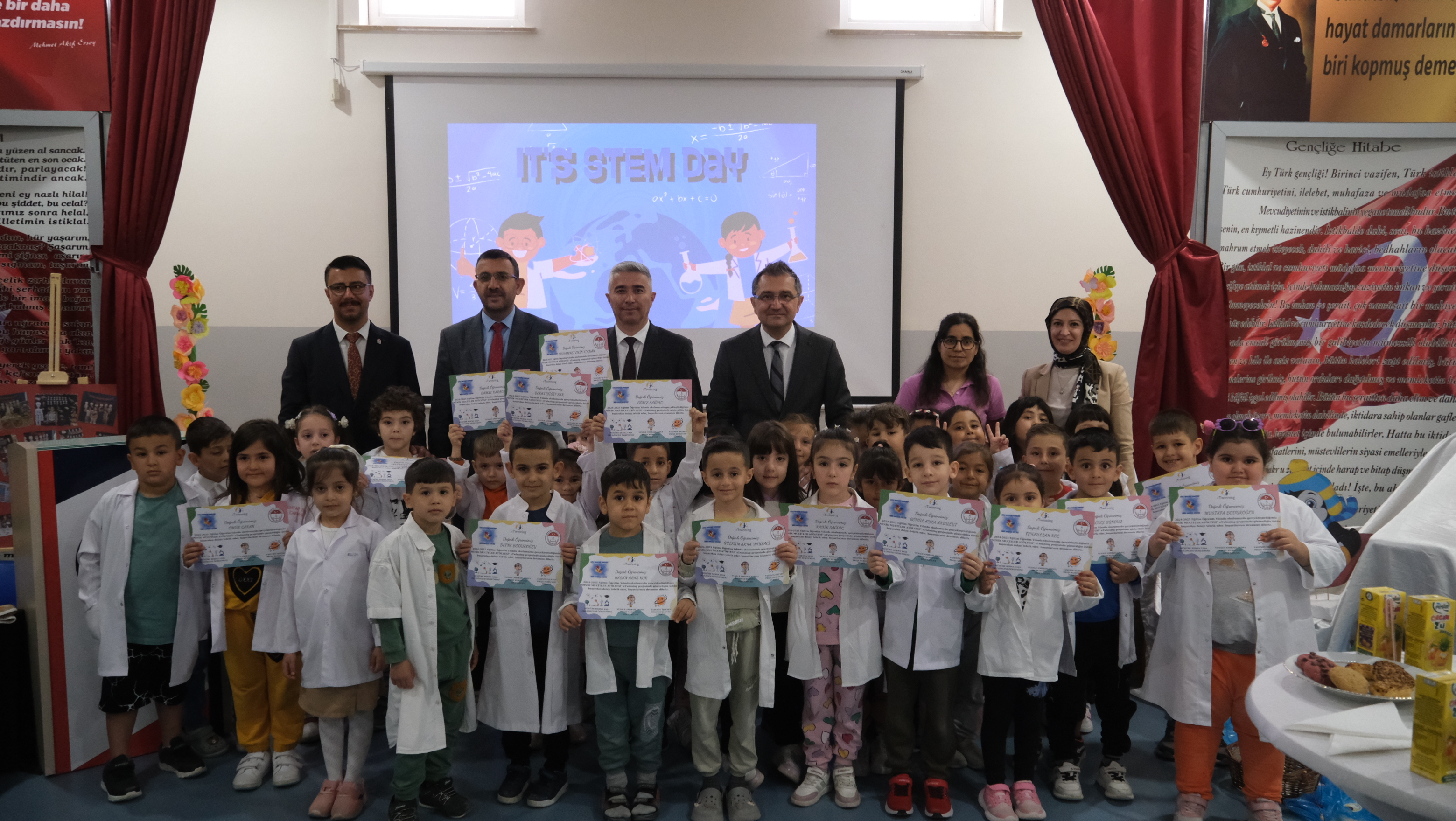 Karapınar'da ilkokulu öğrencileri bilim şenliği düzenledi