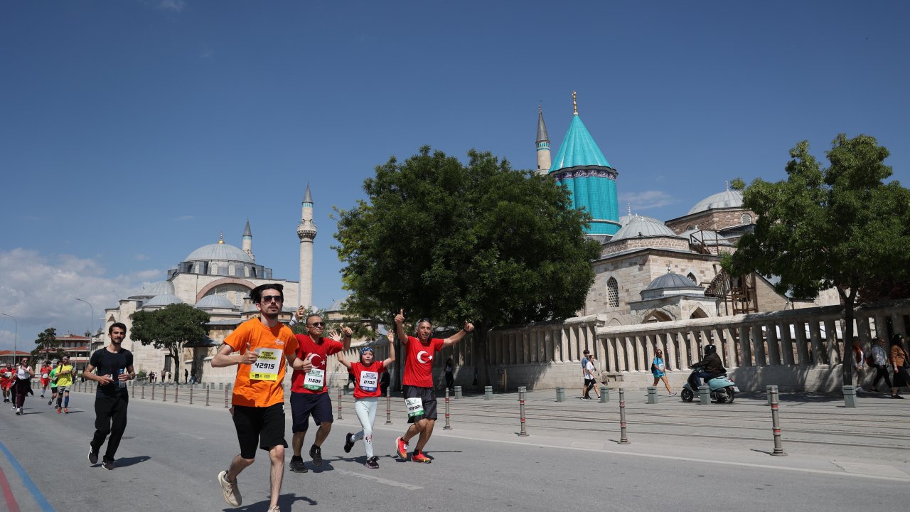 Bir maratondan daha fazlası "Konya Yarı Maratonu" pazar günü koşulacak
