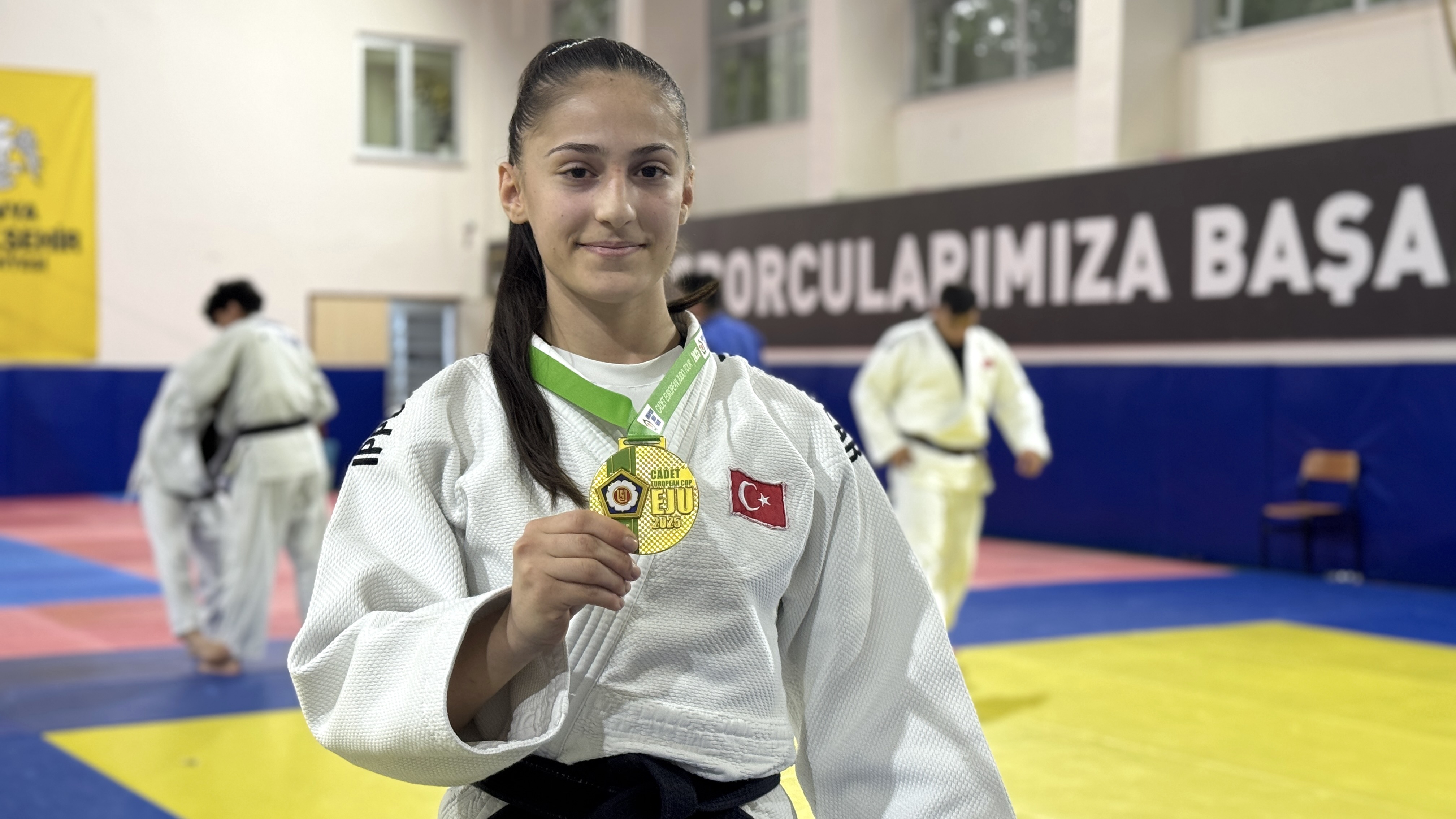 Konya'nın Milli judocusu kazandığı altın madalyayı Filistinlilere armağan etti
