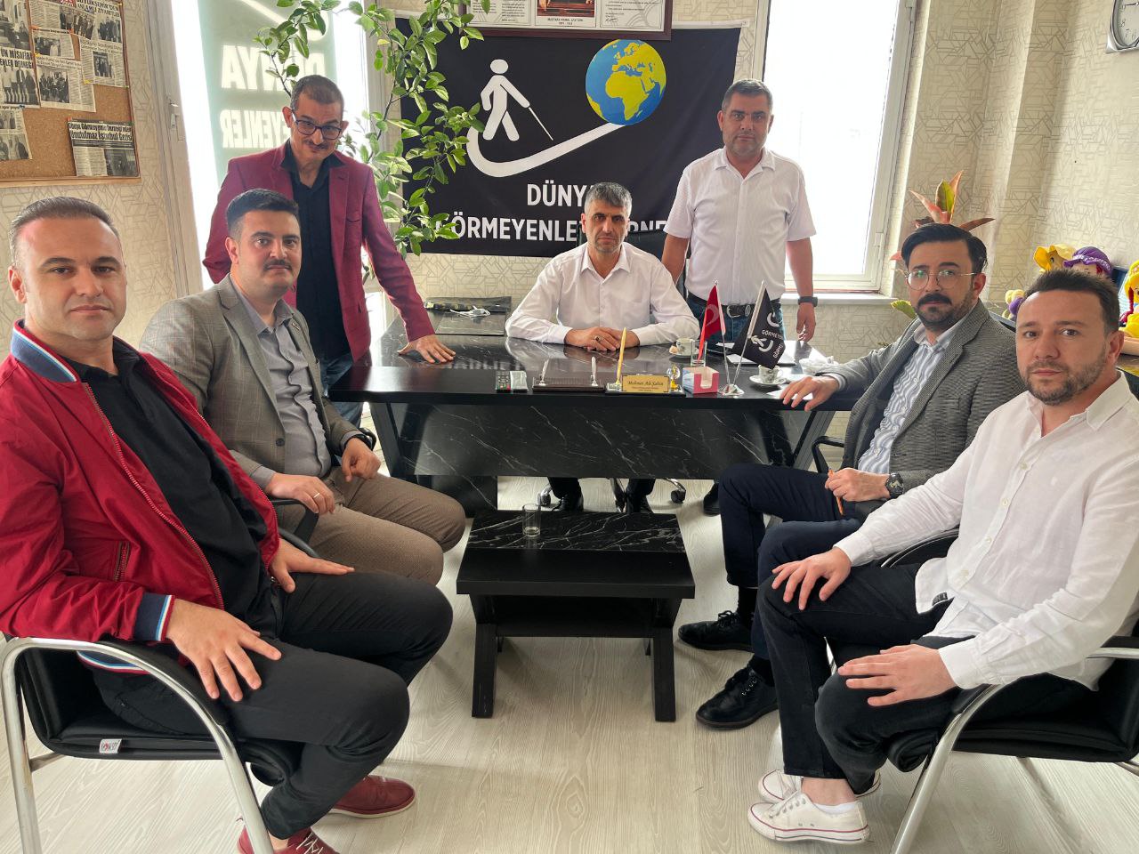 Anahtar Parti'den Dünya Görmeyenler Derneği'ne ziyaret