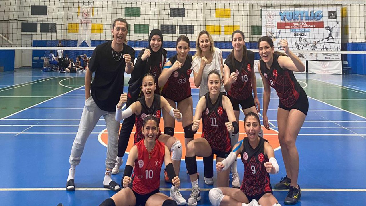Konya Voleybol Kız Takımı 2. oldu