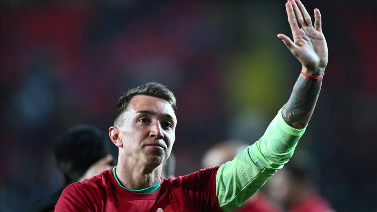 Galatasaray kaptanı takımda tutmak istiyor
