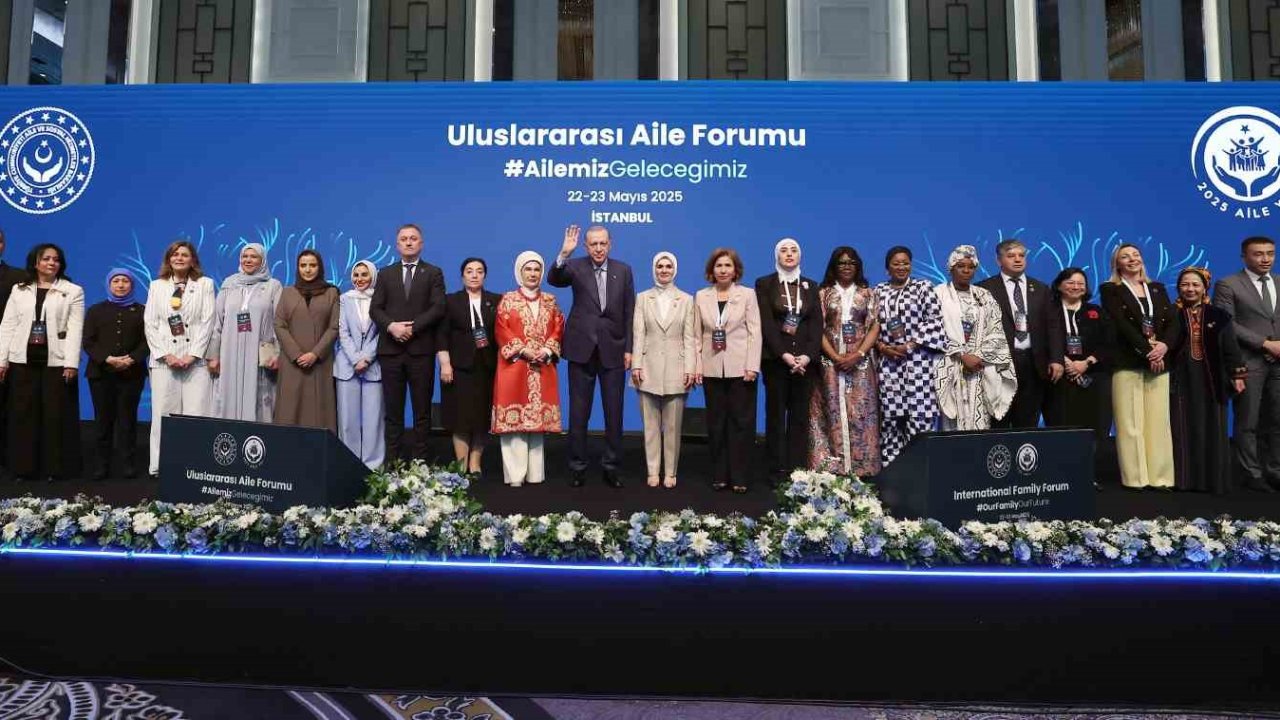 Cumhurbaşkanı Erdoğan: "LGBT sapkınlığıyla mücadele; özgülük ve haysiyety mücadelesidir"