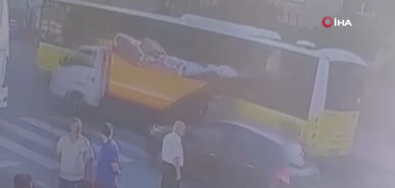 Çöp kamyonu, temizlik görevlisinin üstünden geçti (TIKLA-İZLE)