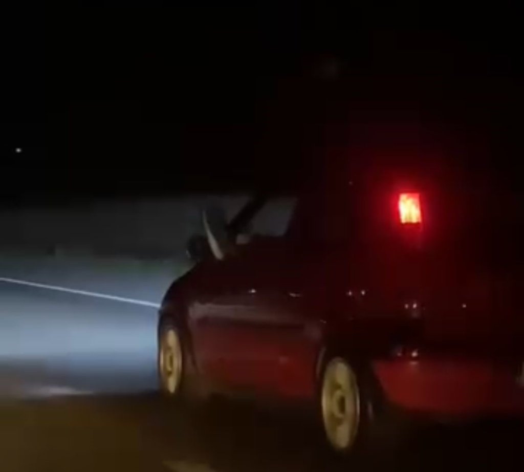 Bir ayağı camda bir ayağı gazda yolculuk kamerada (VİDEO-HABER)