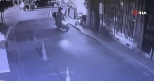 Kızını taciz ettiğini öne sürdüğü çocuğun babasını böyle bıçakladı