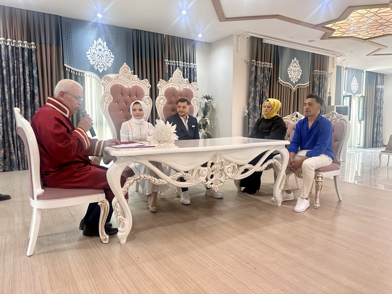 Konya'da nikah dairelerinde "25.05.2025" yoğunluğu