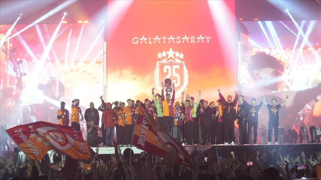 Galatasaray 25. şampiyonluğu kutladı