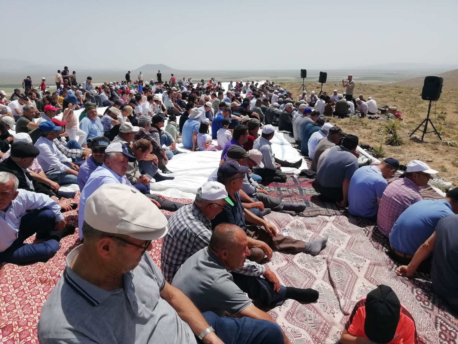 Karapınar'da eller semaya rahmet için açıldı