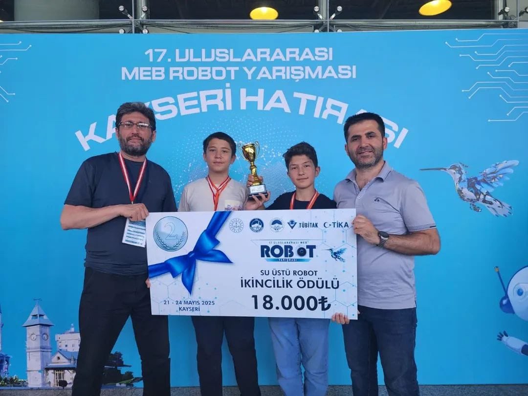 Karatay BİLSEM'li öğrencilerin robotu Türkiye ikincisi oldu