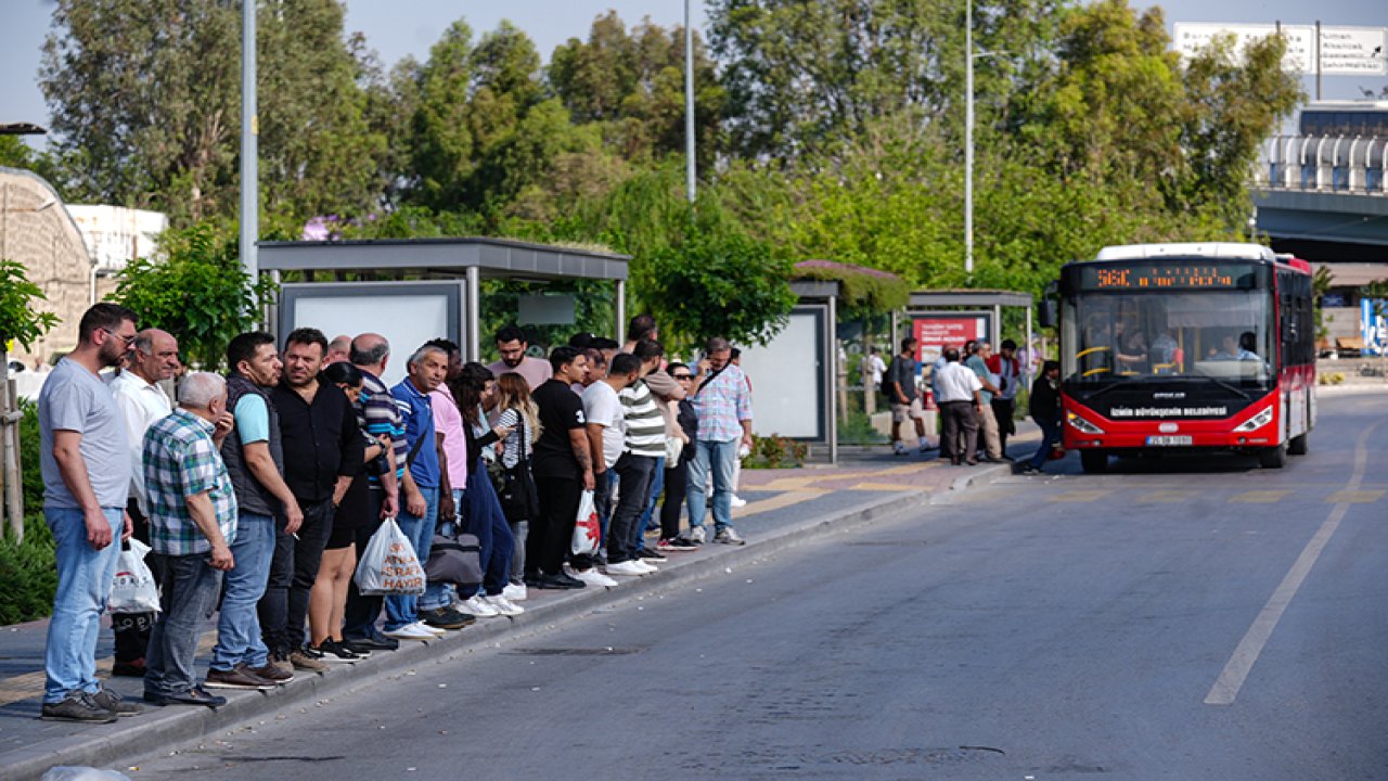 İzmir'de Büyükşehir Belediyesi iştiraklerindeki işçilerin grevi nedeniyle hizmetlerde aksama oldu