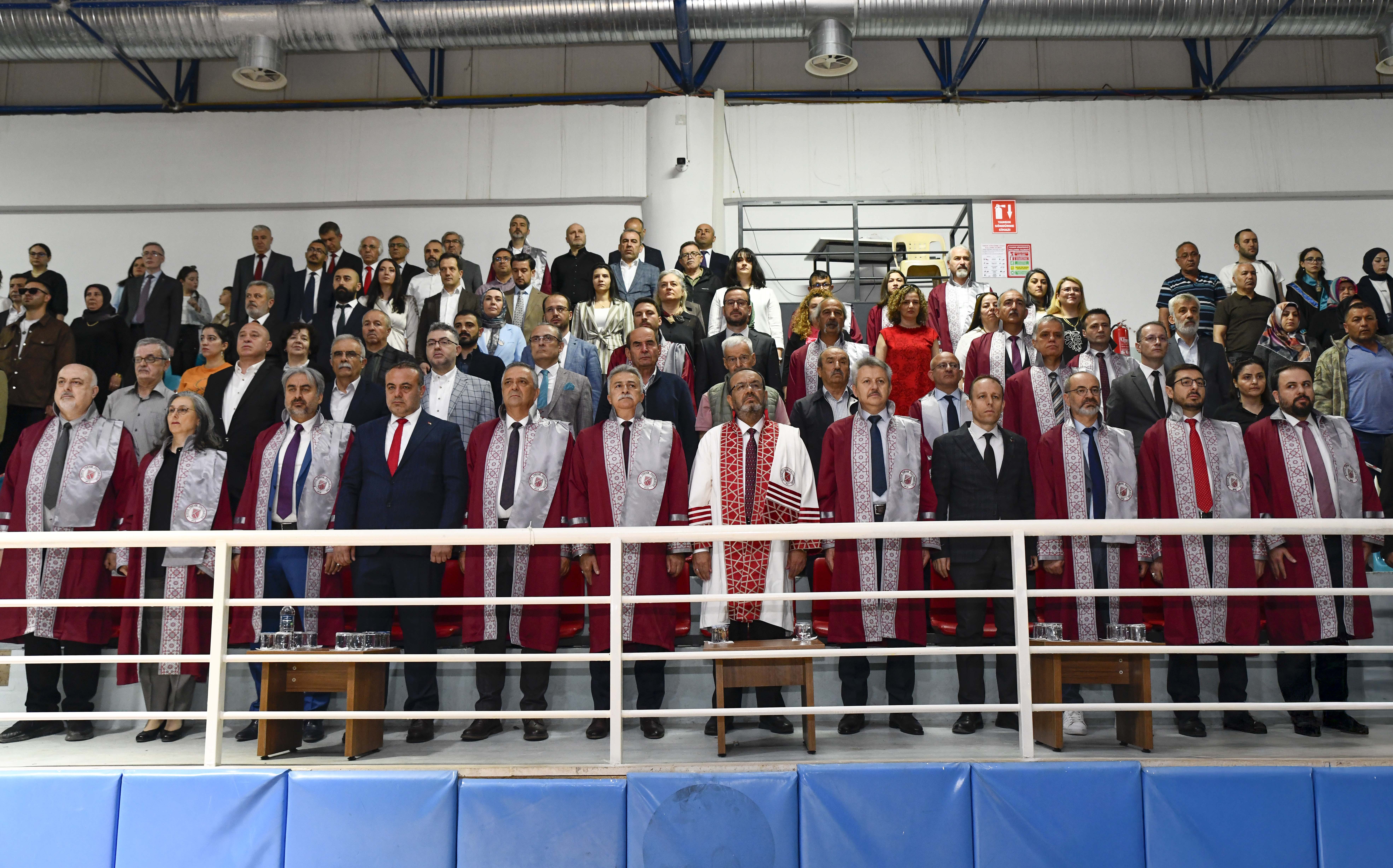 KTÜN TBMYO’da mezuniyet sevinci