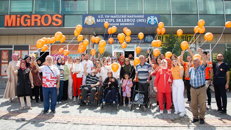 Konya'da turuncu balonlar gökyüzüyle buluştu