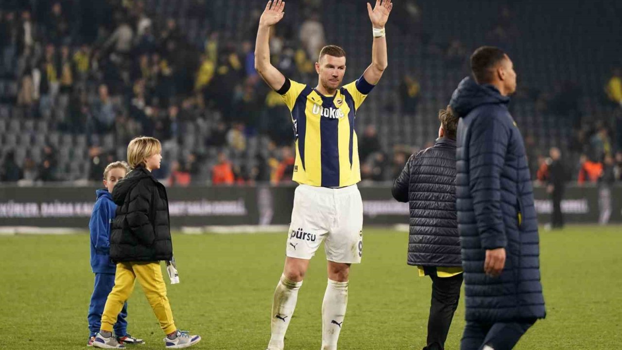 Edin Dzeko, Fenerbahçe’ye veda etti