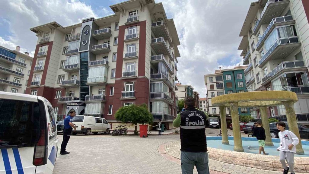 Konya'da 5’inci kattan düşen çocuk hayatını kaybetti