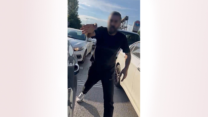 Kadın sürücü, 2 çocuğunun yanında saldırıya uğradı