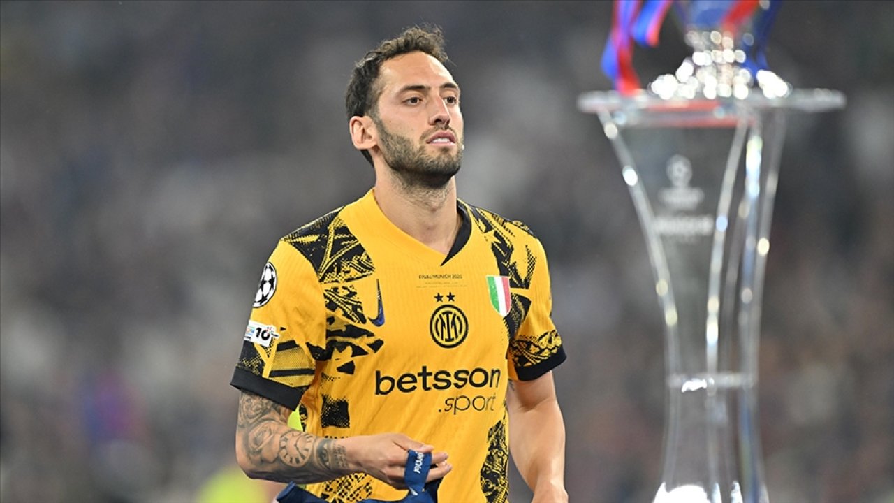 Milli Futbolcu Çalhanoğlu'ndan bir ilk