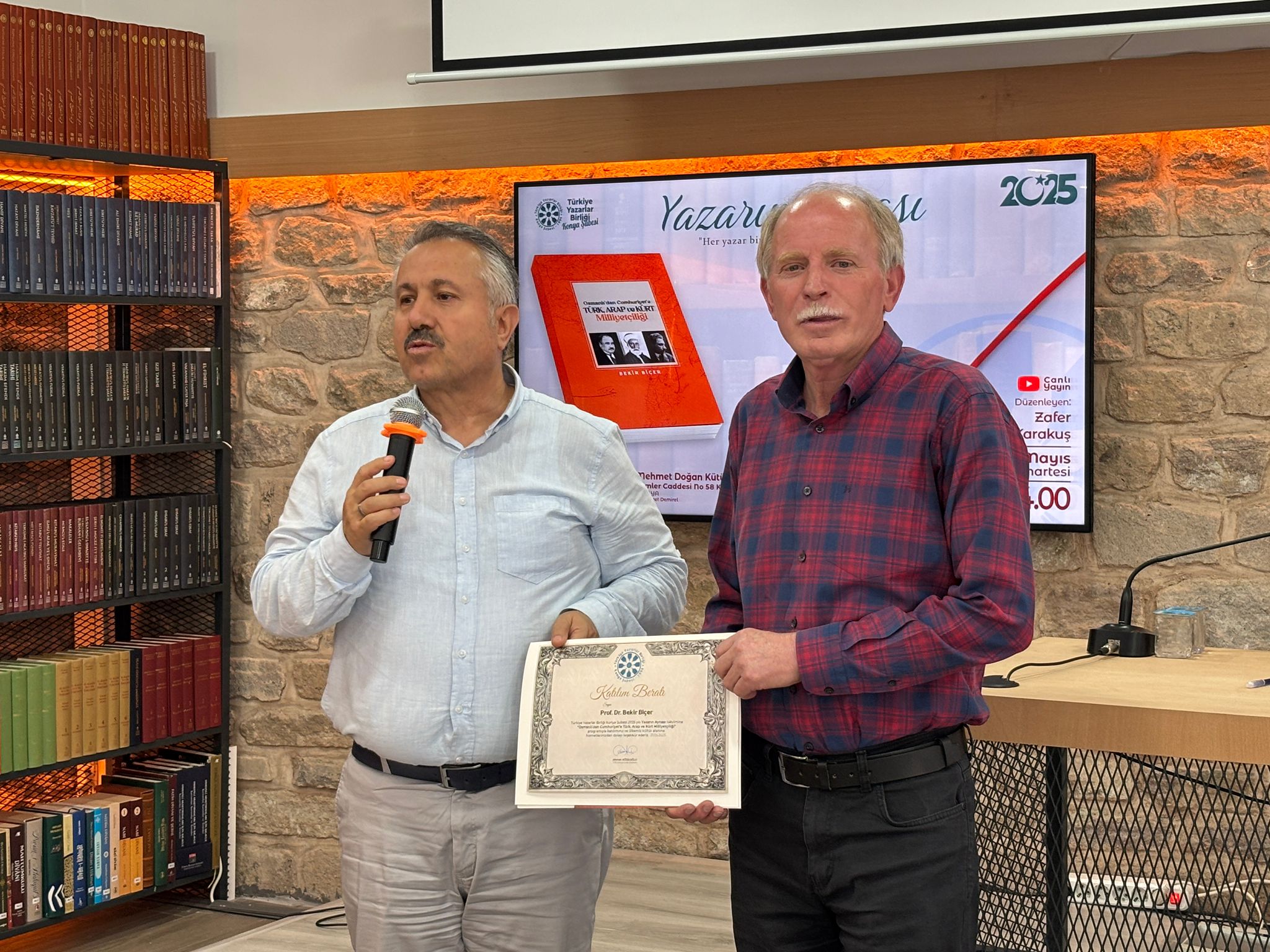 Bekir Biçer'den tarihe ışık tutan konferans
