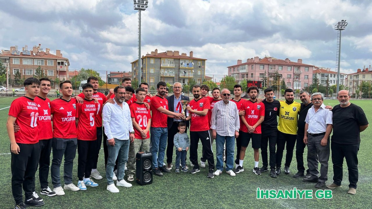 Konya 2. Amatör Küme'de kupalar verildi