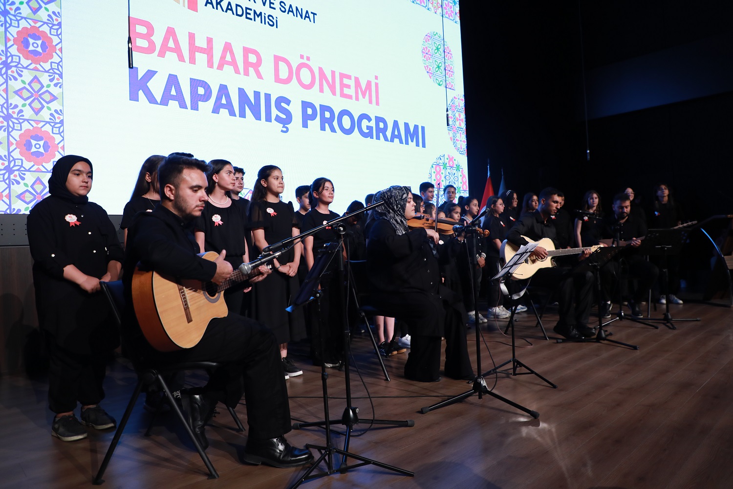 Konya'da 776 genç yetenek kültür ve sanatla buluştu: Unutulmaz bir kapanışa imza attı