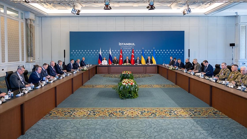 Türkiye-Rusya-Ukrayna Üçlü Toplantısı İstanbul'da sona erdi