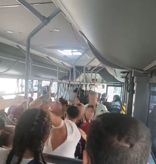 Taciz iddiası otobüsü karıştırdı, tekme tokat kavga ettiler