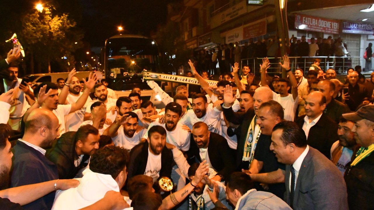 Kulu Belediyespor şampiyonluğu kutladı