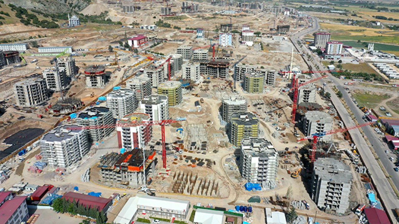 Kahramanmaraş'ın en büyük şantiye alanında konutlar yıl sonu teslim edilecek