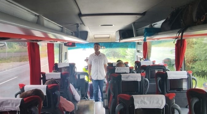 Konya’da jandarma yolcu gibi bindiği otobüsü denetledi