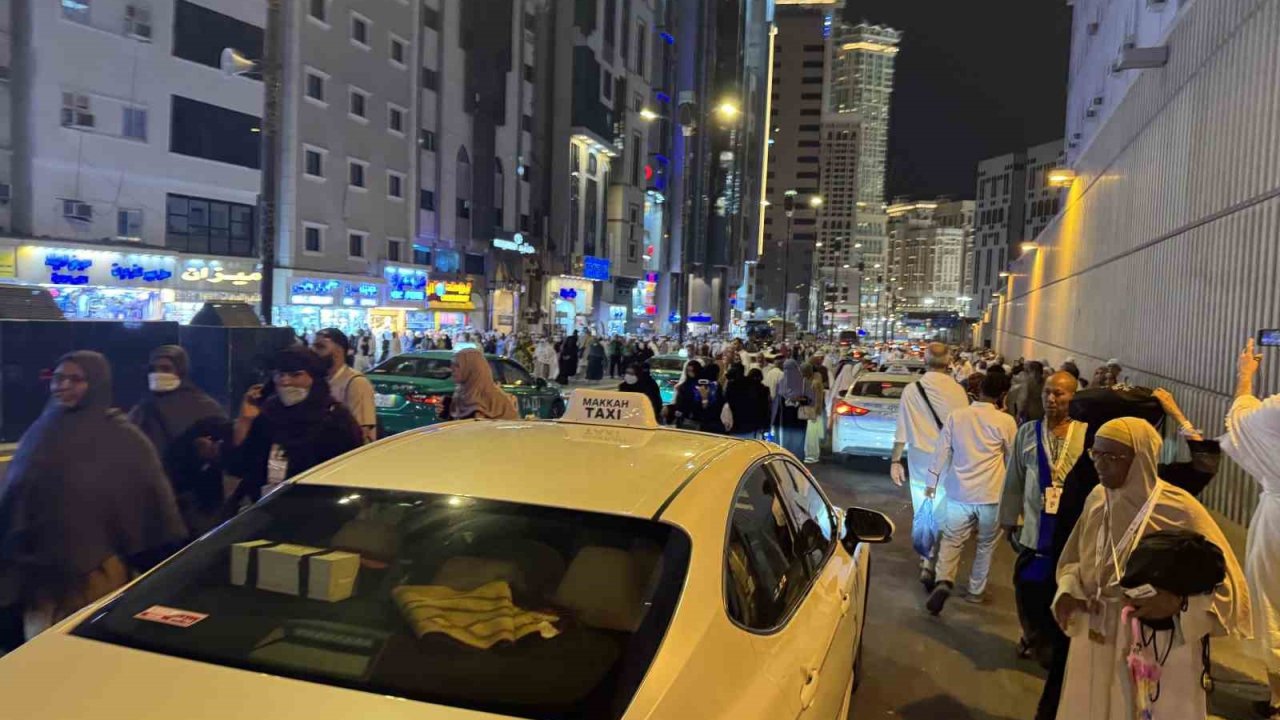 Mekke’de otobüs seferleri durdu, taksi fiyatları uçtu
