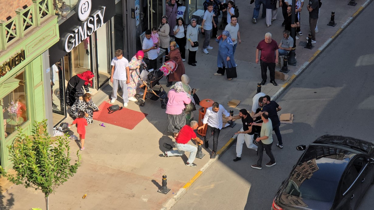 Karabük’te kadınların saç saça kavgası kamerada