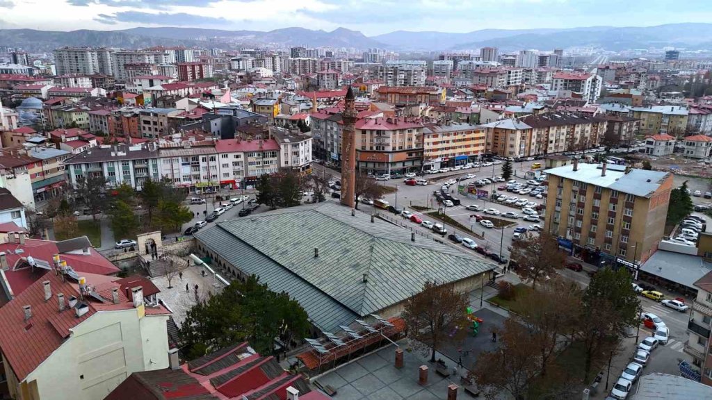 832 yıllık camide Kurban Bayramı namazı kılındı